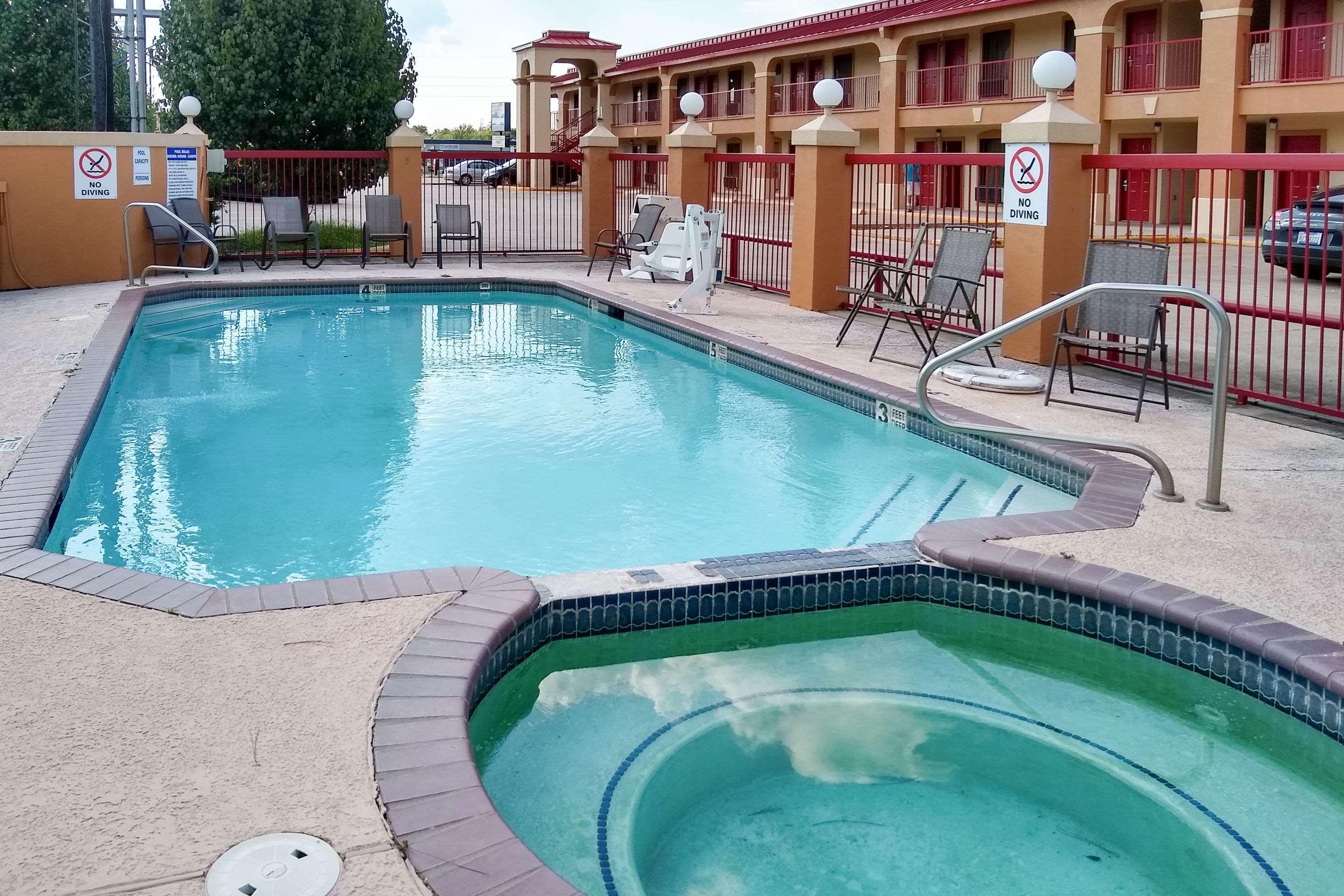 Econo & West - Energy Corridor Hotel 2*