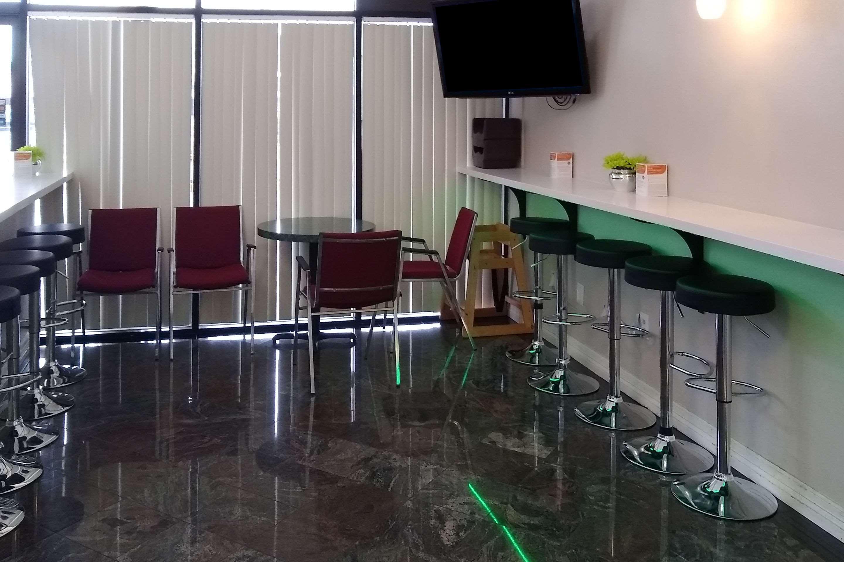 Hotel Econo & West - Energy Corridor 2*