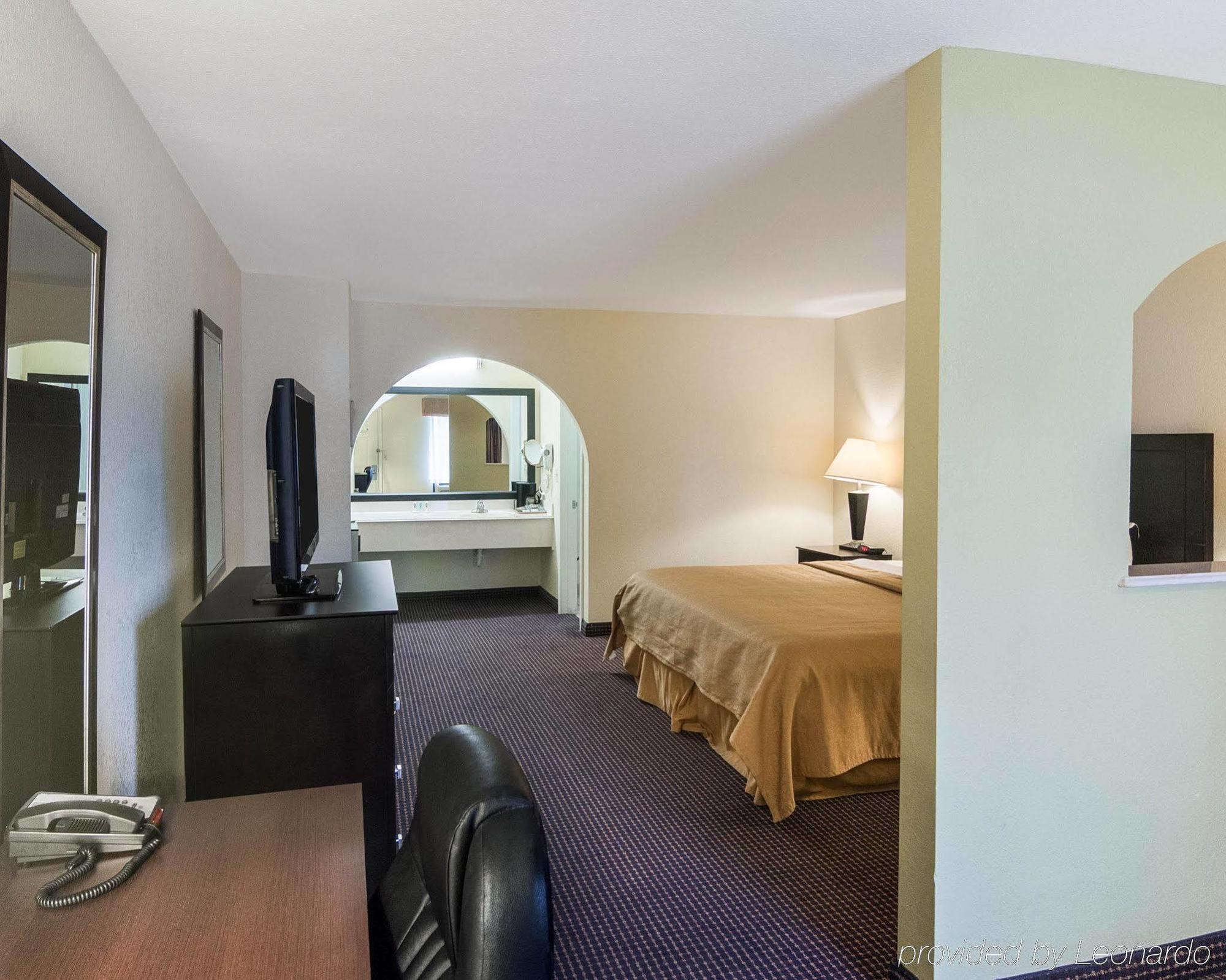 Hotel Econo & West - Energy Corridor 2*
