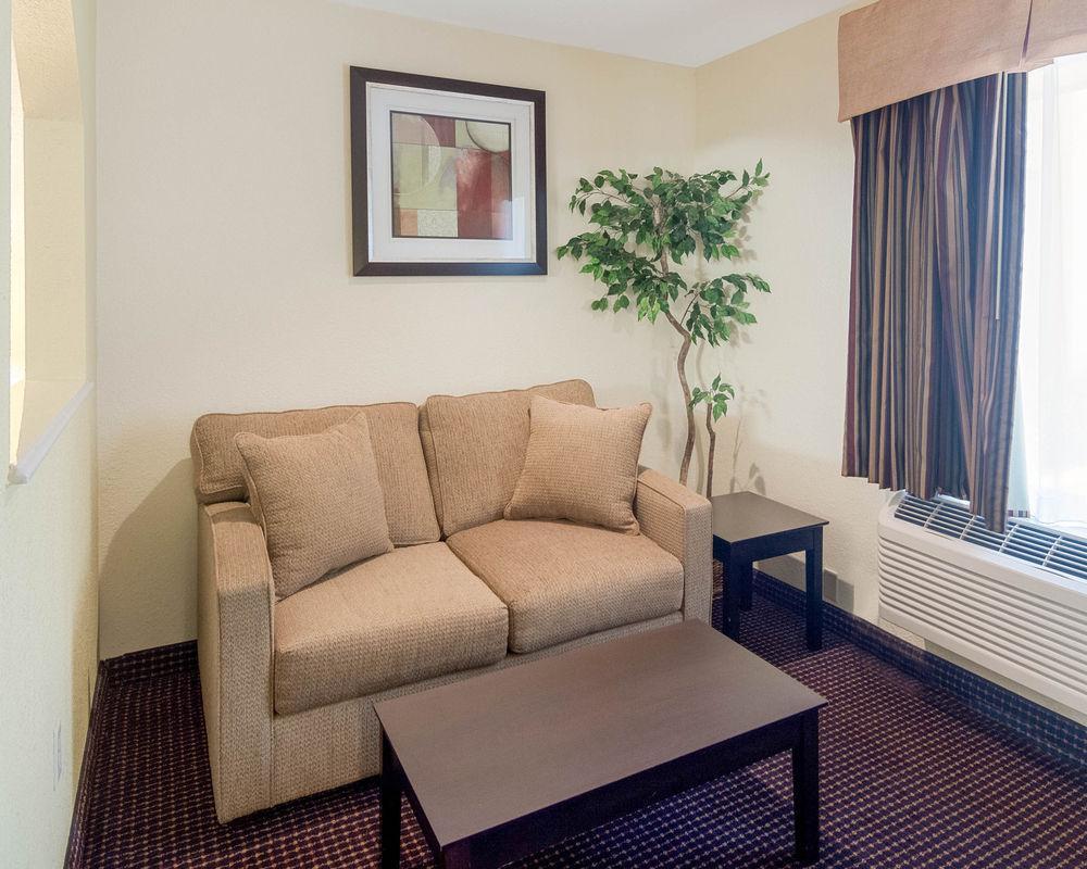 Hotel Econo Inn&suites West – Energy Corridor 2*