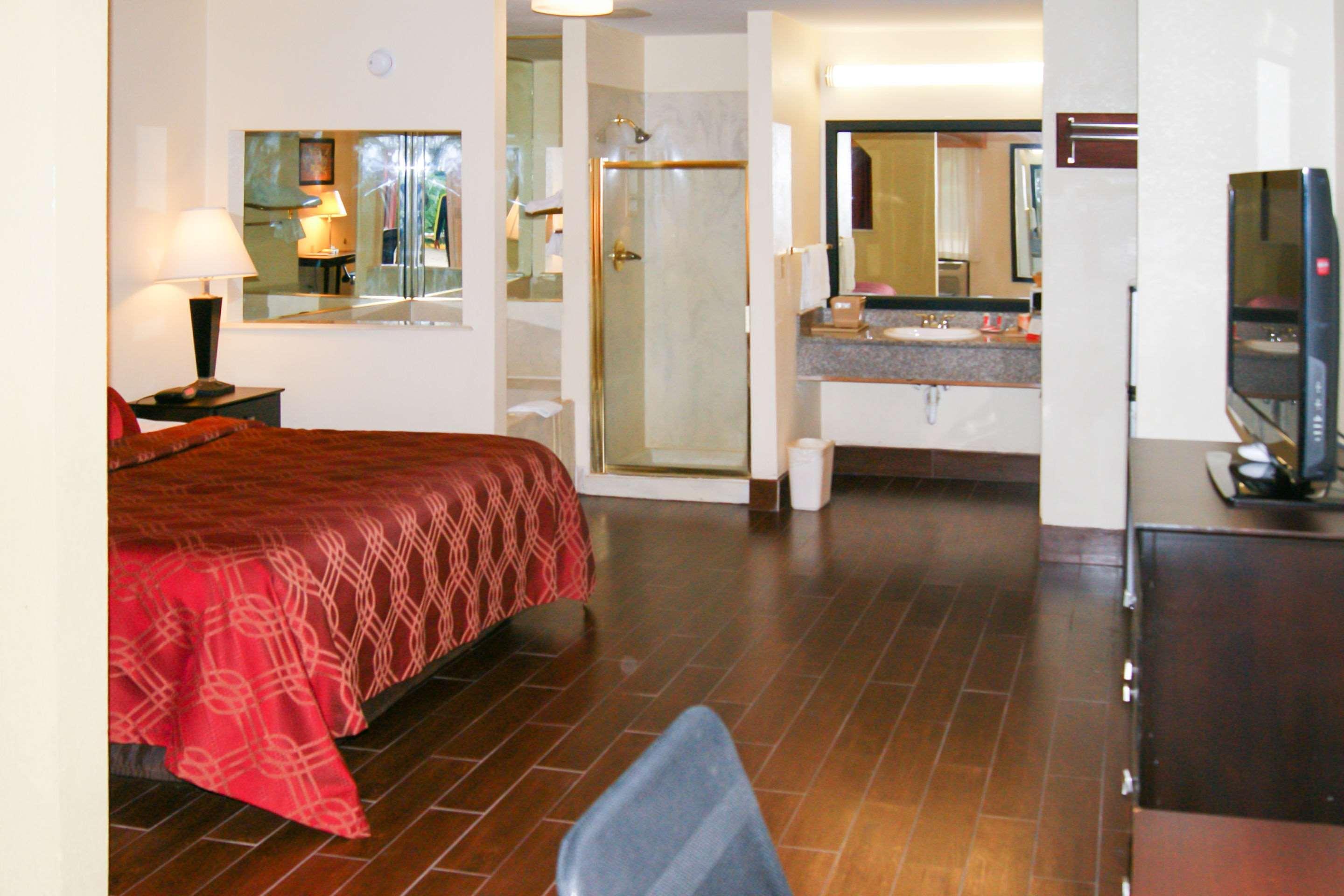 Econo Inn&suites West – Energy Corridor 2*
