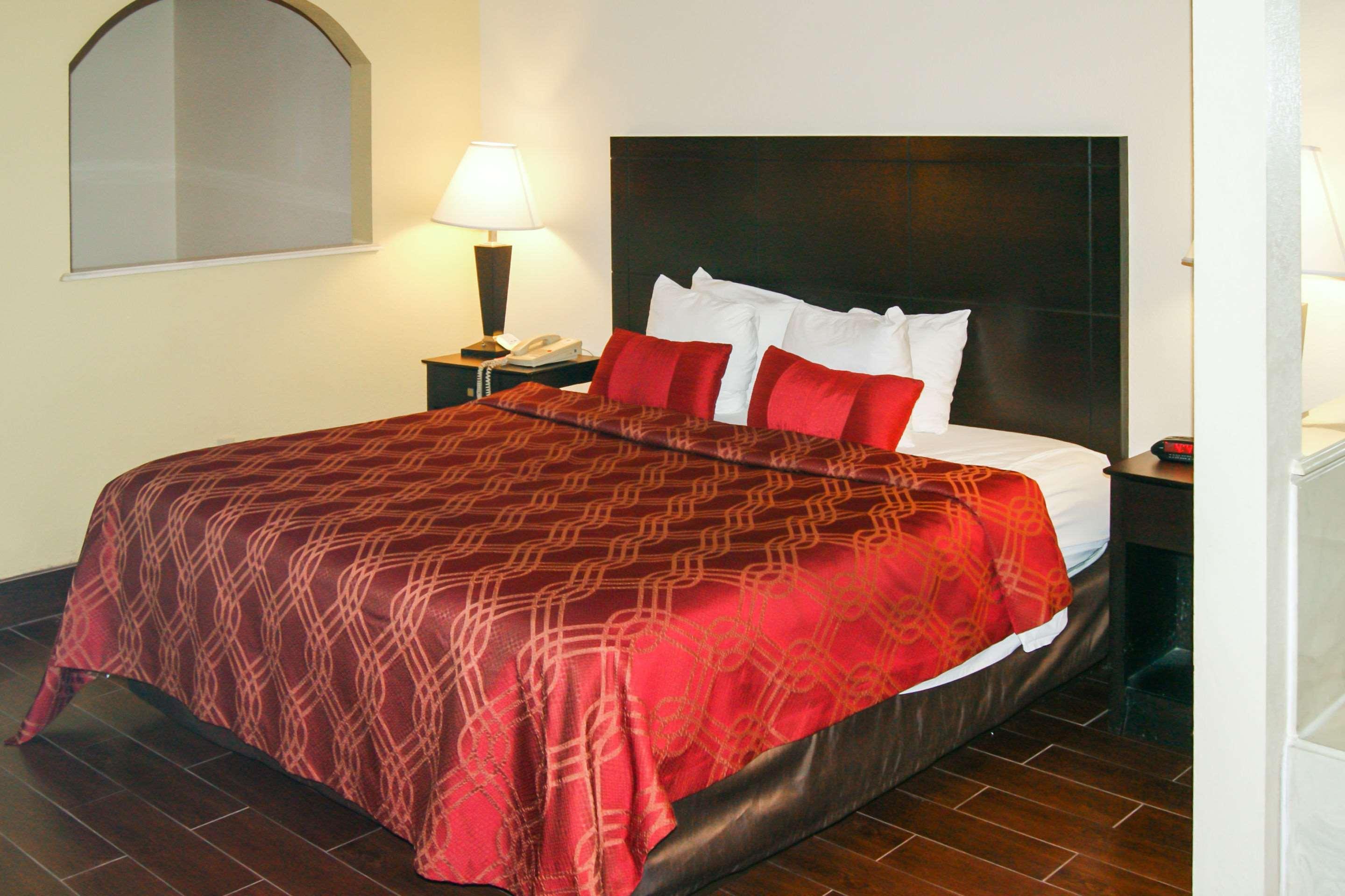 Econo Inn&suites West – Energy Corridor 2*