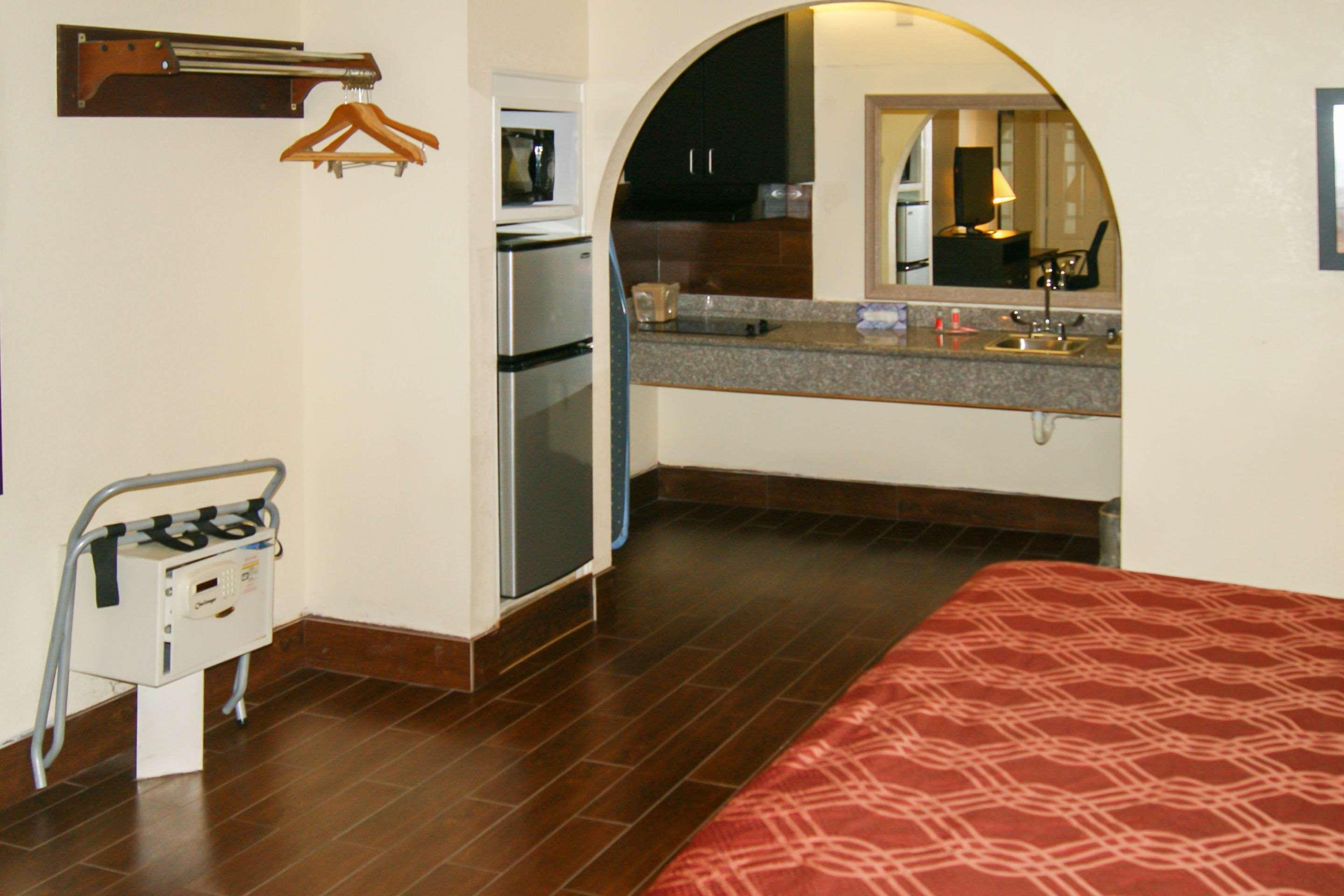 Econo Inn&suites West – Energy Corridor