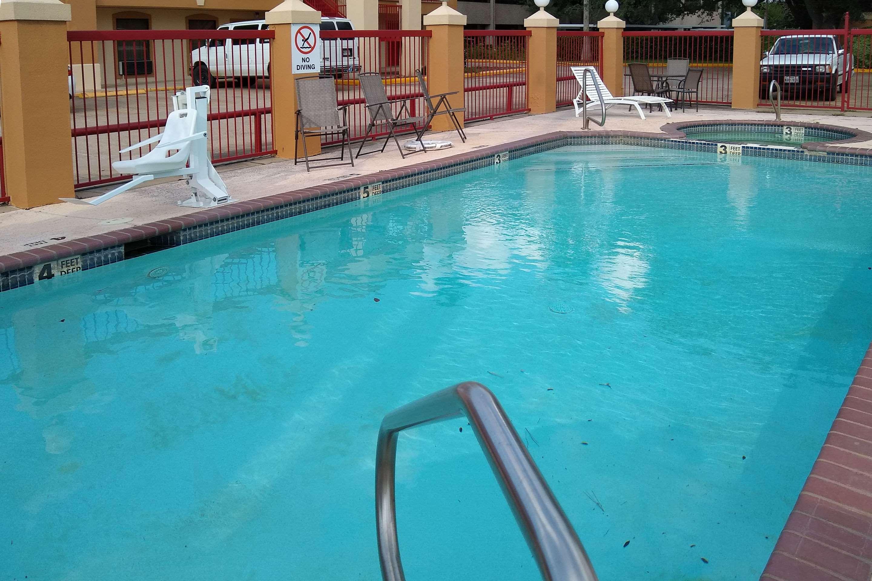 Econo Inn&suites West – Energy Corridor 2*